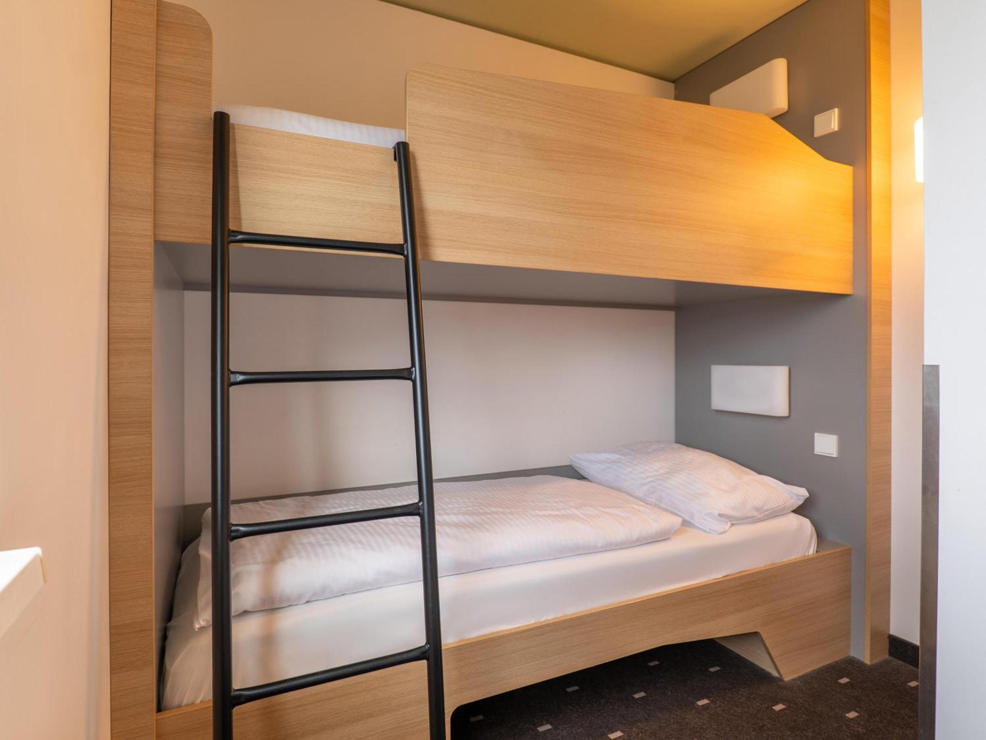 B&B Hotel Stuttgart-Airport/Messe Bagian luar foto