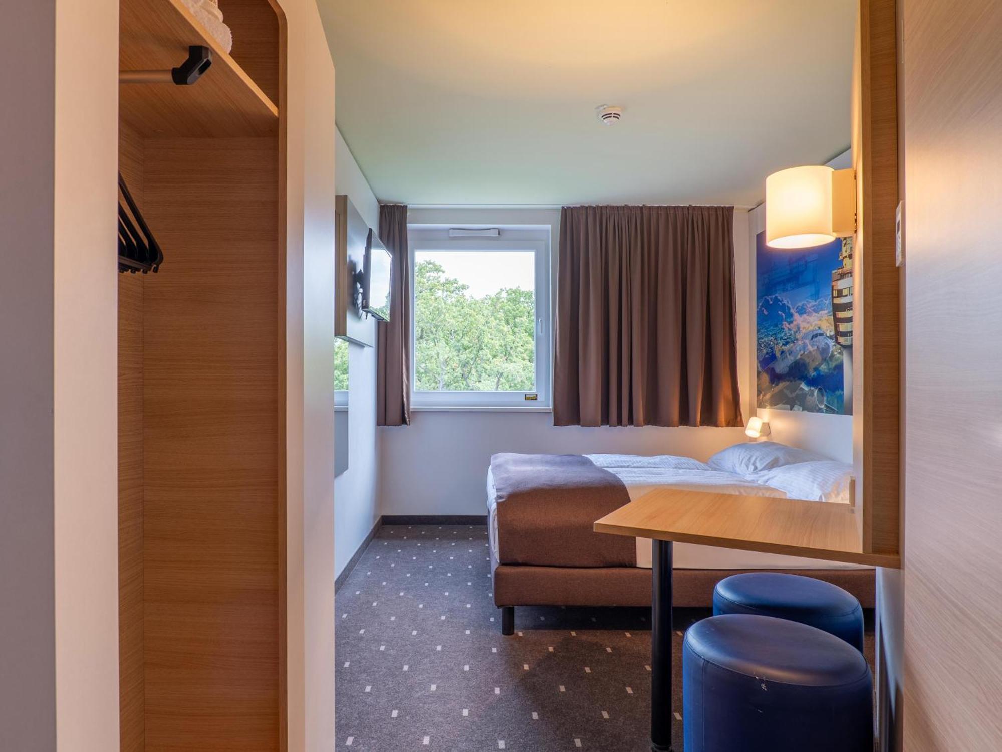 B&B Hotel Stuttgart-Airport/Messe Bagian luar foto
